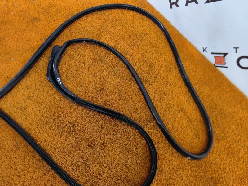 Уплотнитель двери