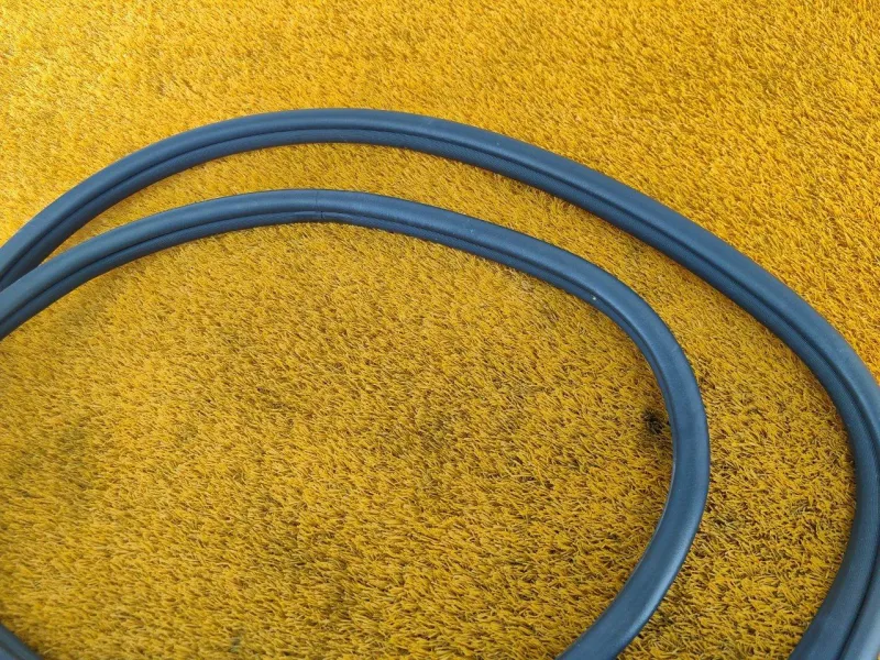 Уплотнитель проема двери