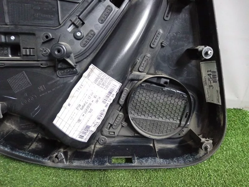 Обшивка двери Audi A4 2012 8K0867304G B8, задняя правая