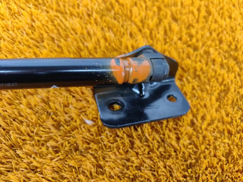 Амортизатор багажника