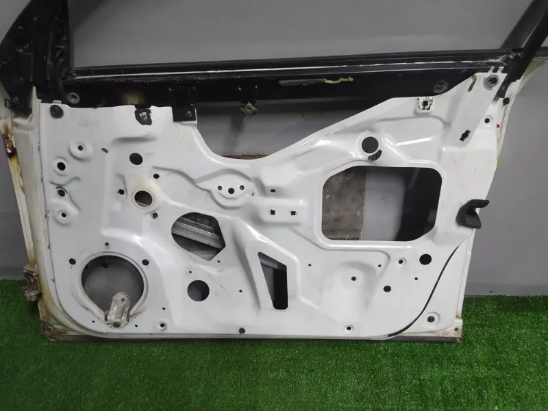 Дверь Audi A4 2005 8E0831052J B7, передняя правая