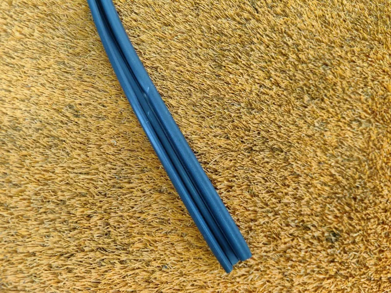 Уплотнитель стекла двери