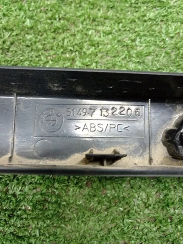 Накладка крышки багажника