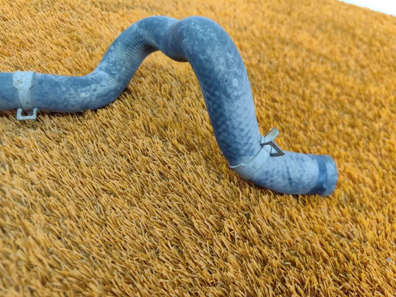 Патрубок отопителя