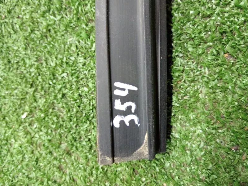 Уплотнитель стекла двери