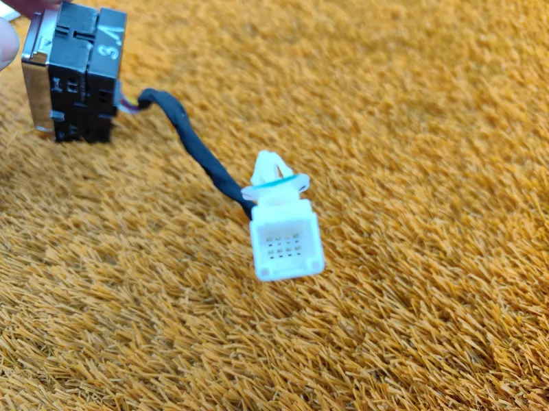 Кнопка стеклоподъемника