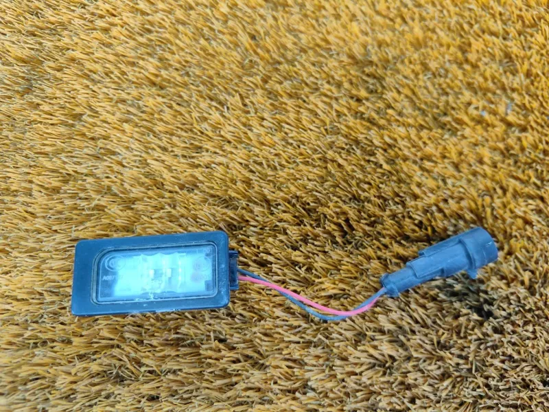 Фонарь подсветки номера