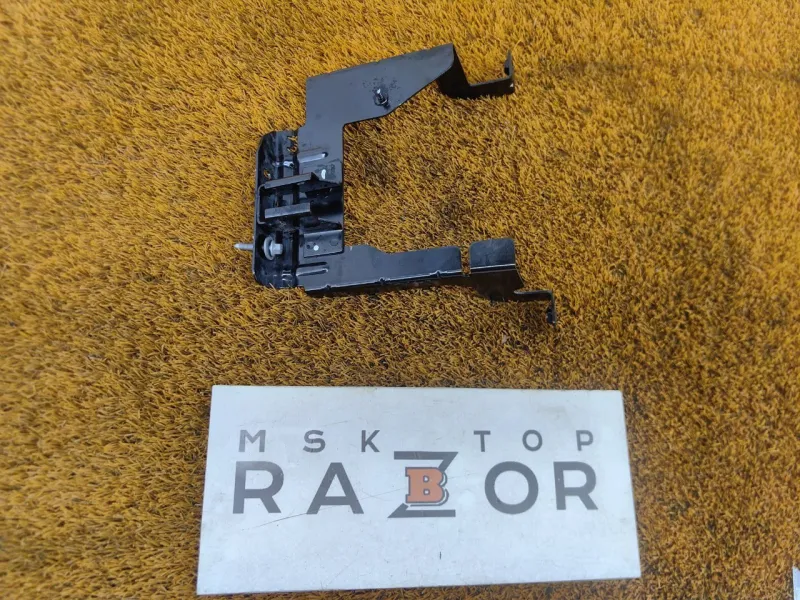 Крепление аккумулятора