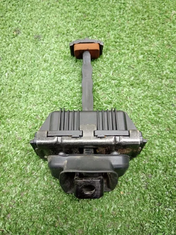 Ограничитель двери