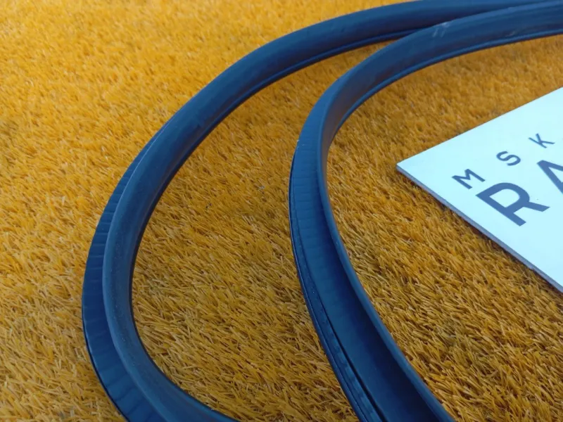 Уплотнитель проема двери