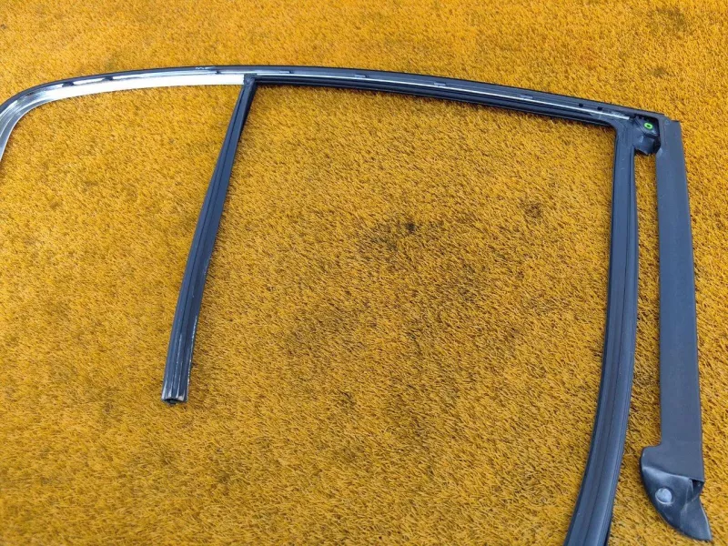 Уплотнитель стекла двери