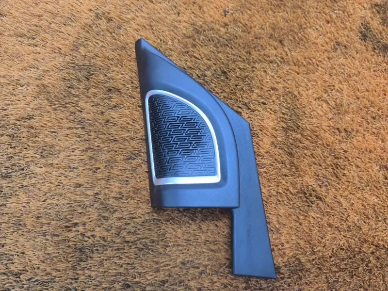 Уголок двери