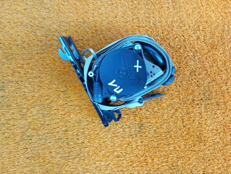 Ремень безопасности