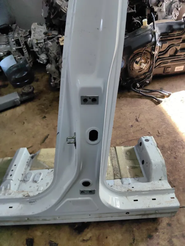 Порог с центральной стойкой