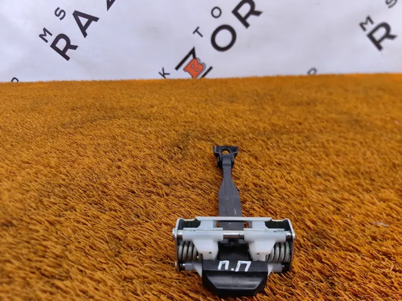 Ограничитель двери