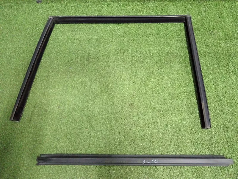 Уплотнитель стекла двери