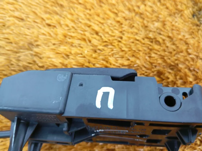 Ручка откидывания заднего сиденья