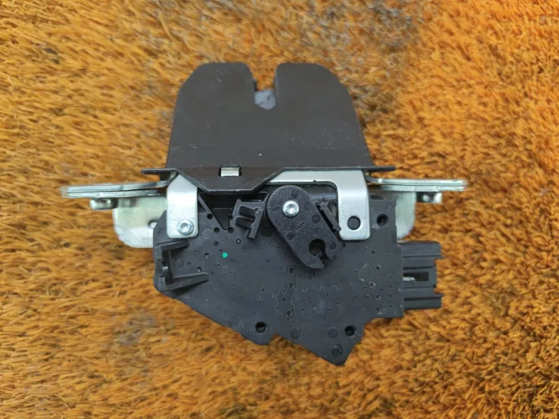 Замок багажника