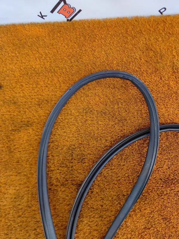 Уплотнитель двери