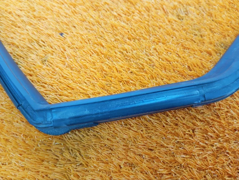 Уплотнитель стекла двери