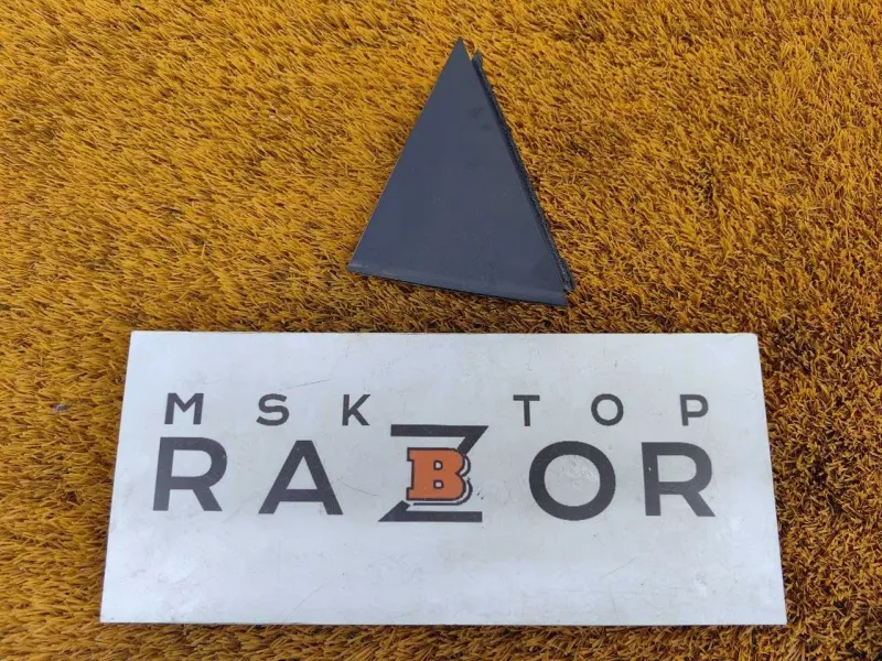 Уголок двери