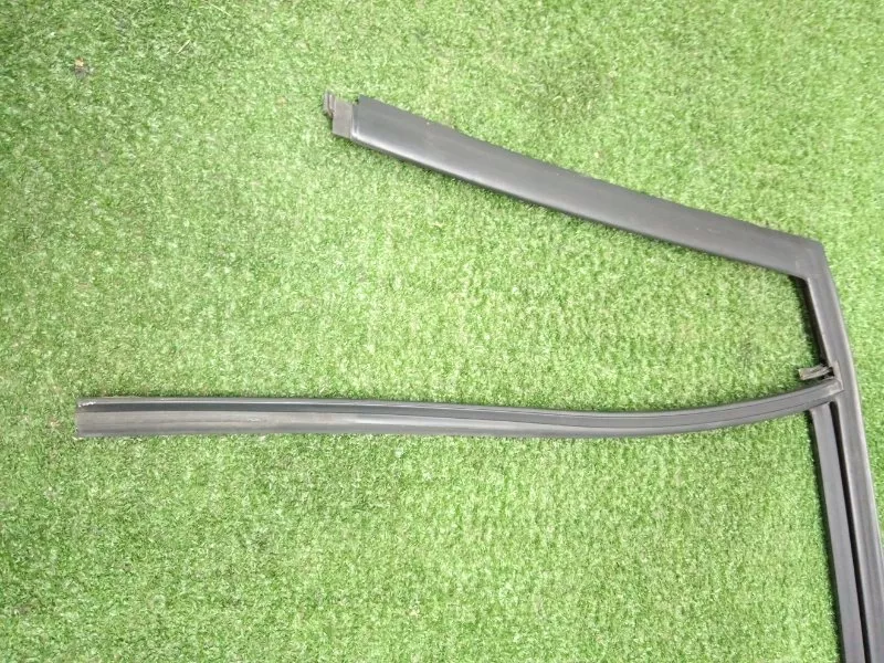 Уплотнитель стекла двери