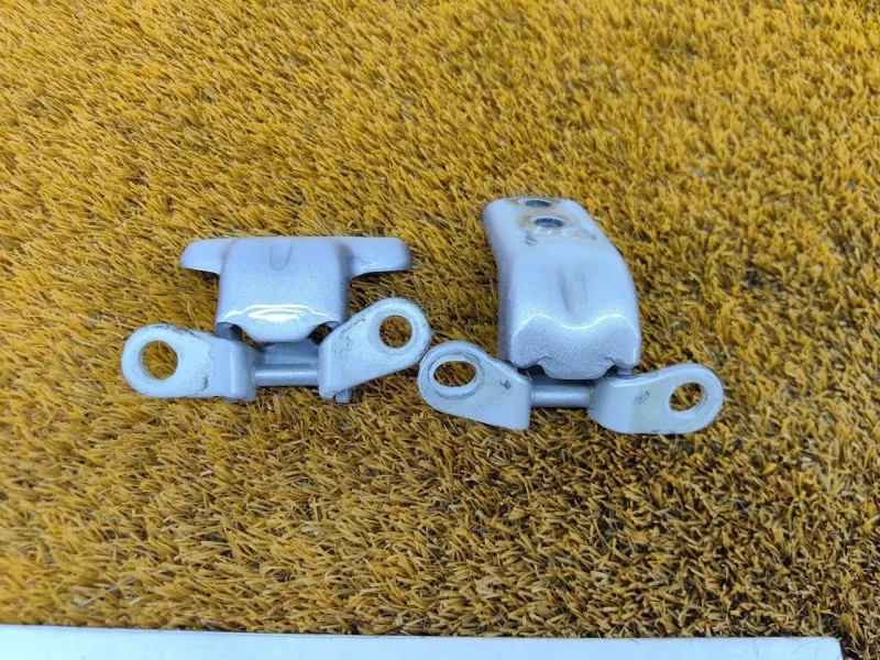 Петля двери