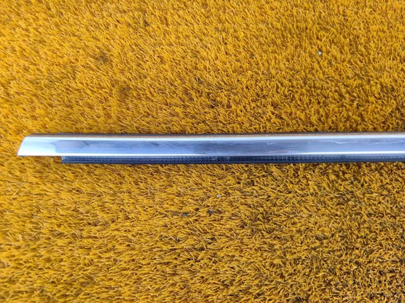 Уплотнитель стекла двери