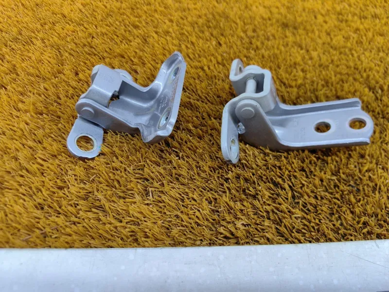 Петля двери