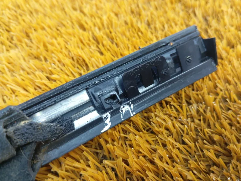 Уплотнитель стекла двери