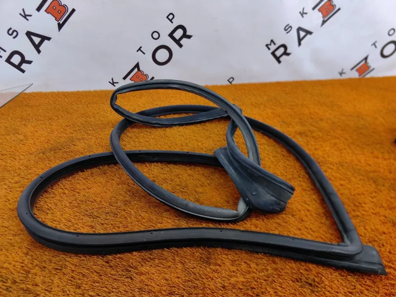 Уплотнитель двери