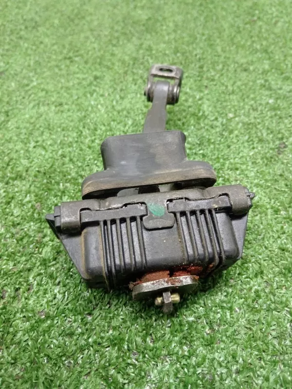 Ограничитель двери