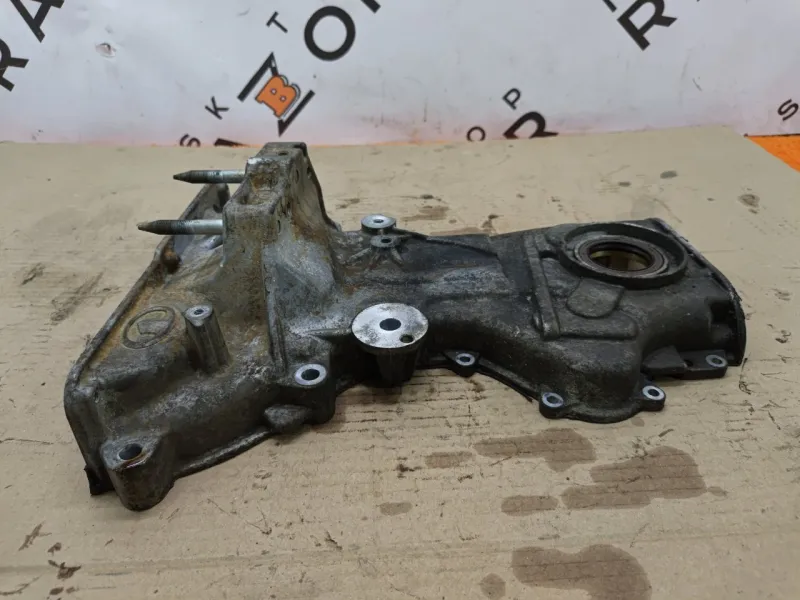 Крышка двигателя передняя