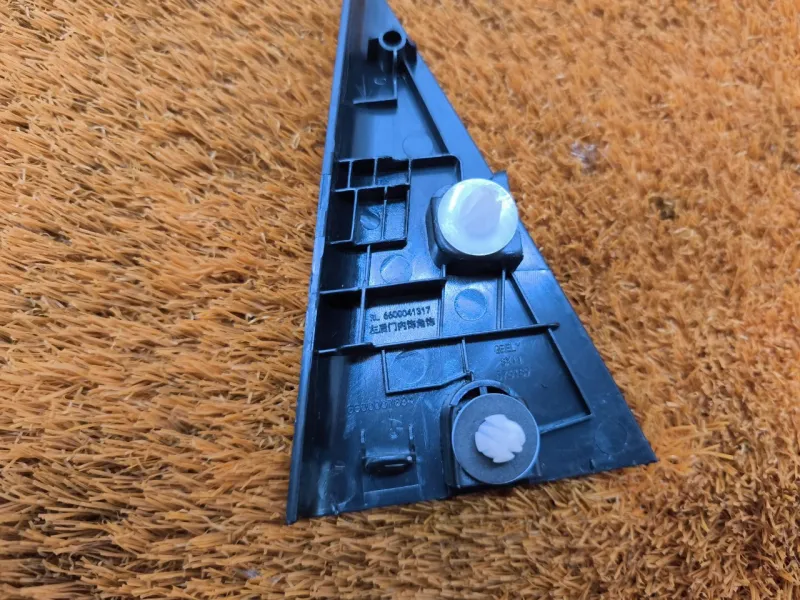 Уголок двери