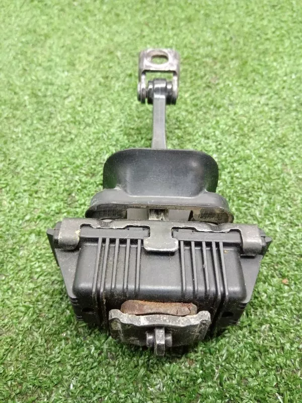 Ограничитель двери