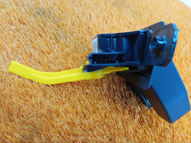 Замок багажника