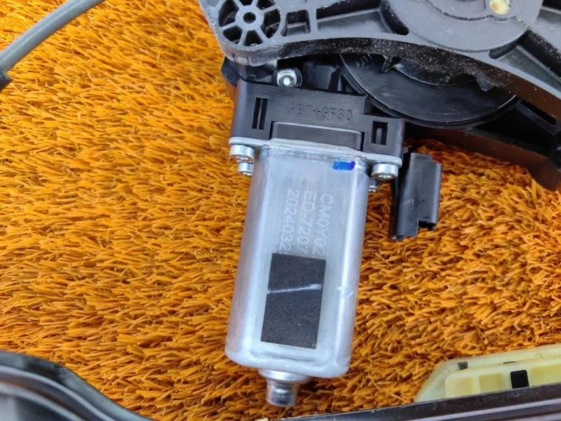 Стеклоподъемник