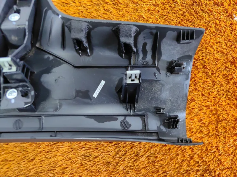 Обшивка двери багажника