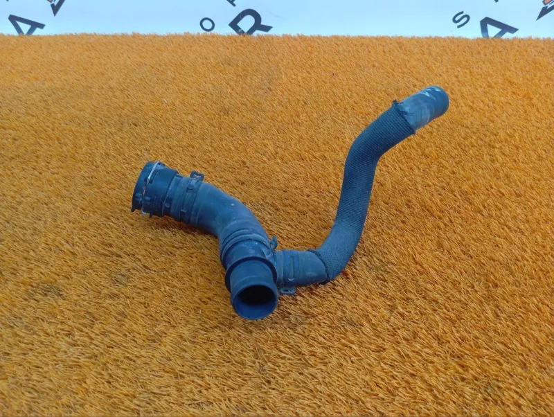 Патрубок системы охлаждения