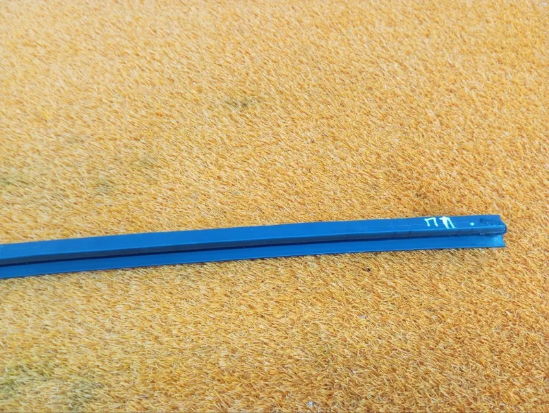 Уплотнитель стекла двери