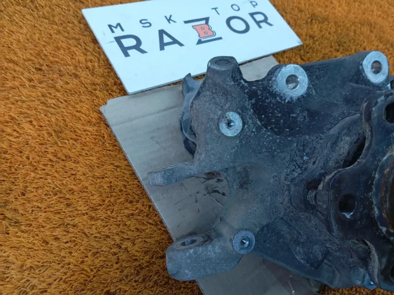 Кулак поворотный