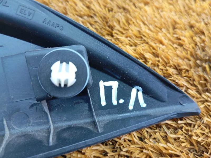 Уголок двери