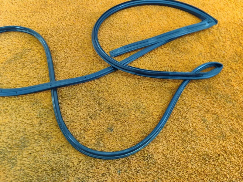 Уплотнитель двери