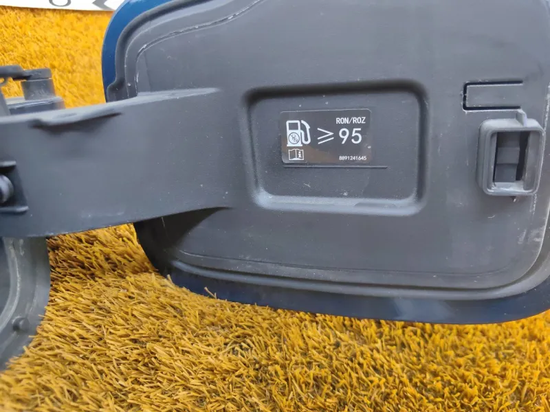 Лючок Бензобака