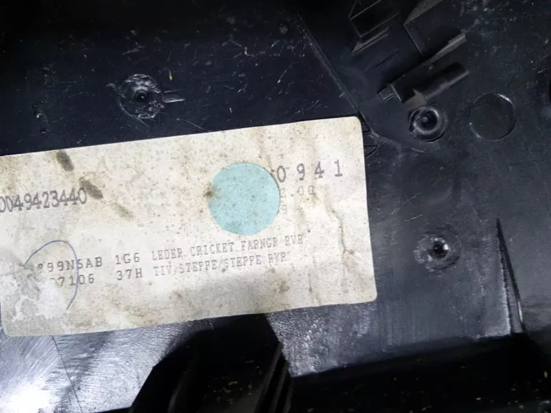 Обшивка двери Audi A6 2003 4B0971035F C5, передняя правая