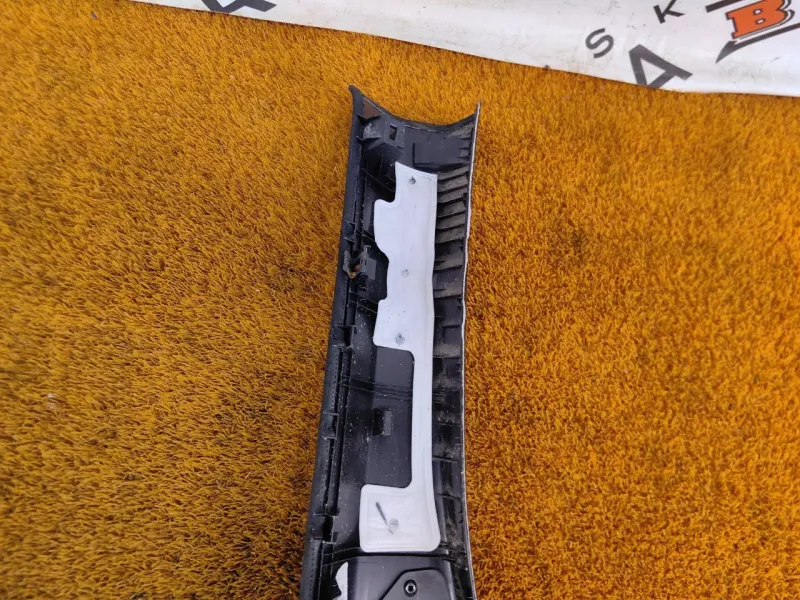 Накладка на стойку кузова