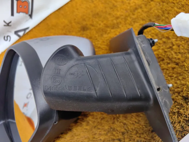 Зеркало боковое