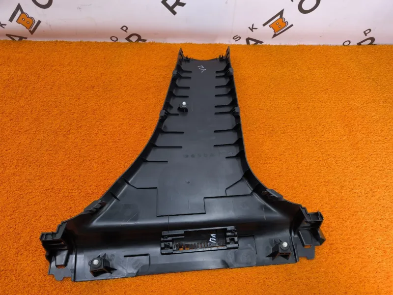 Обшивка центральной стойки