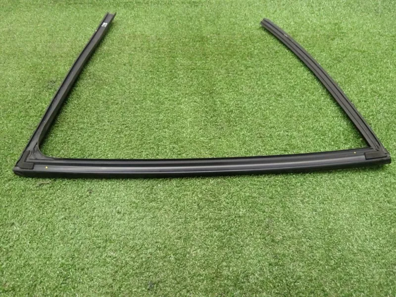 Уплотнитель стекла двери