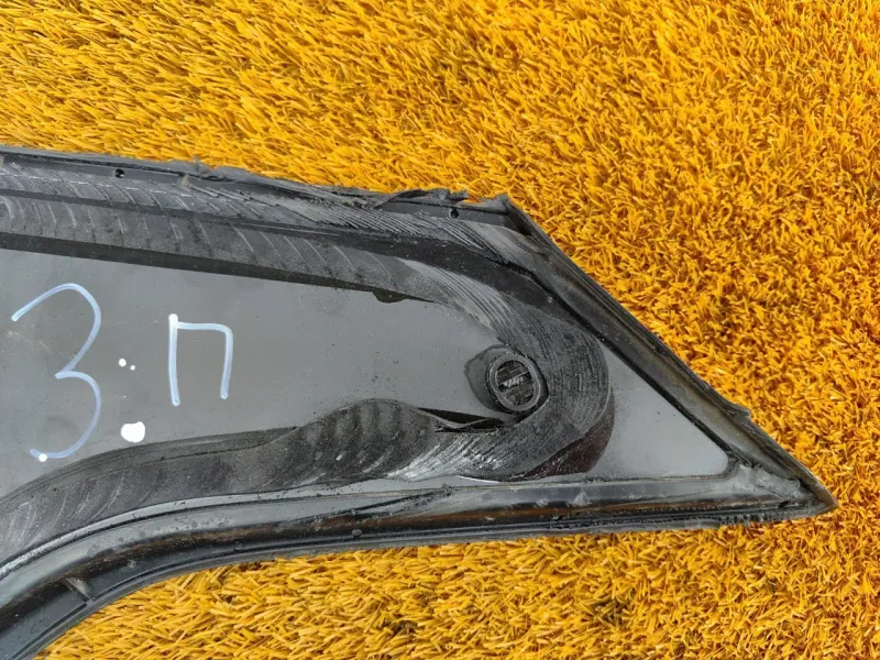 Форточка задняя